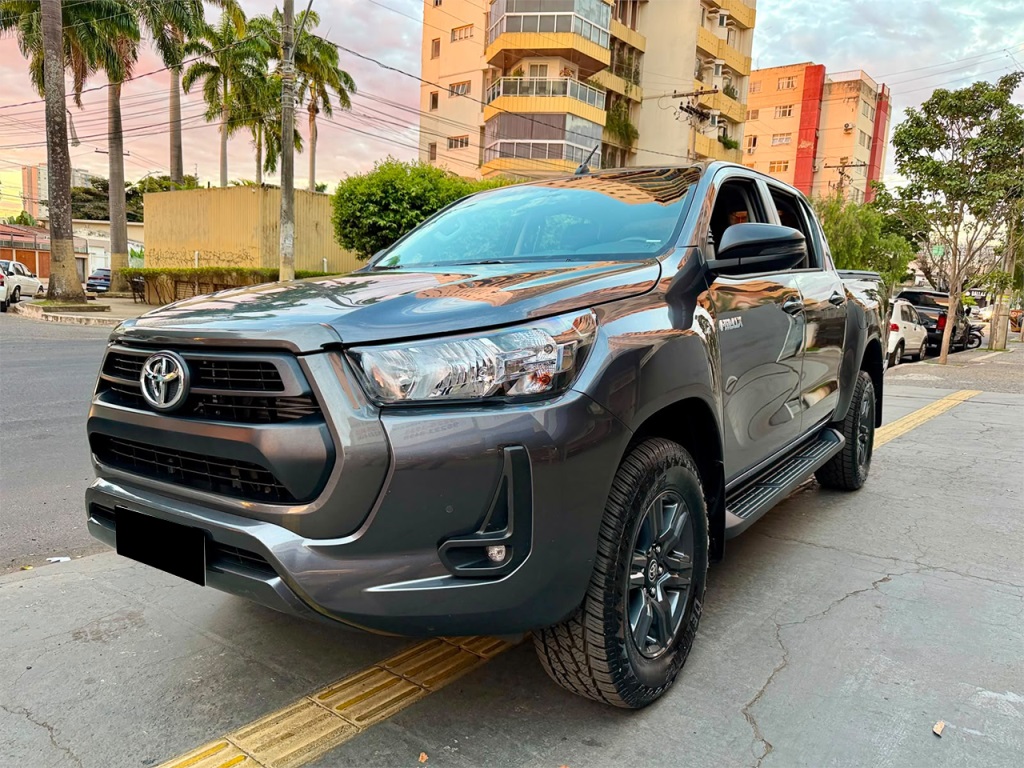 TOYOTA HILUX