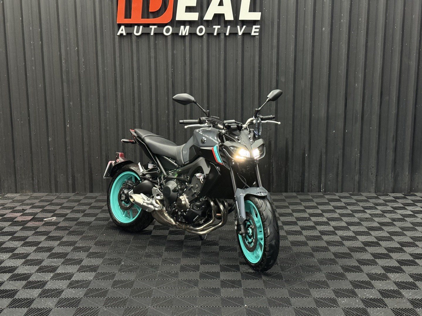 YAMAHA MT-09