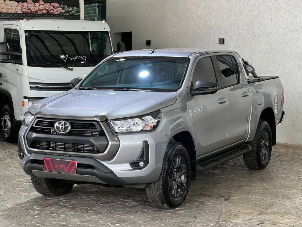 TOYOTA HILUX 2.8 D-4D TURBO DIESEL CD SR 4X4 AUTOMÁTICO
