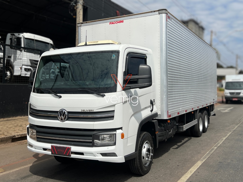 VOLKSWAGEN 13.180 DELIVERY 6X2 2P (DIESEL)(E6)