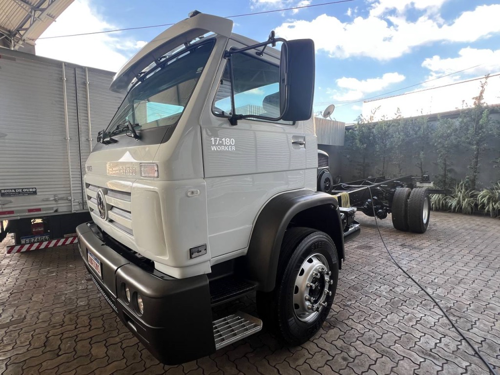VOLKSWAGEN 17.180 WORKER 2P (DIESEL)