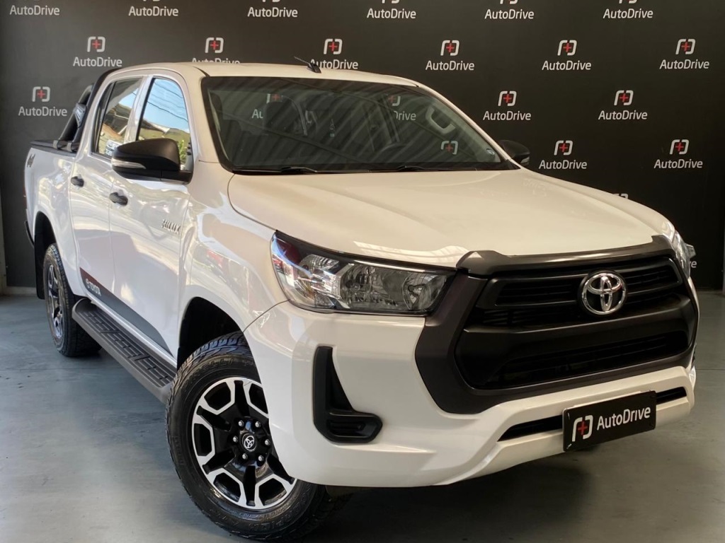 TOYOTA HILUX 2.8 D-4D TURBO DIESEL CD POWER PACK 4X4 MANUAL