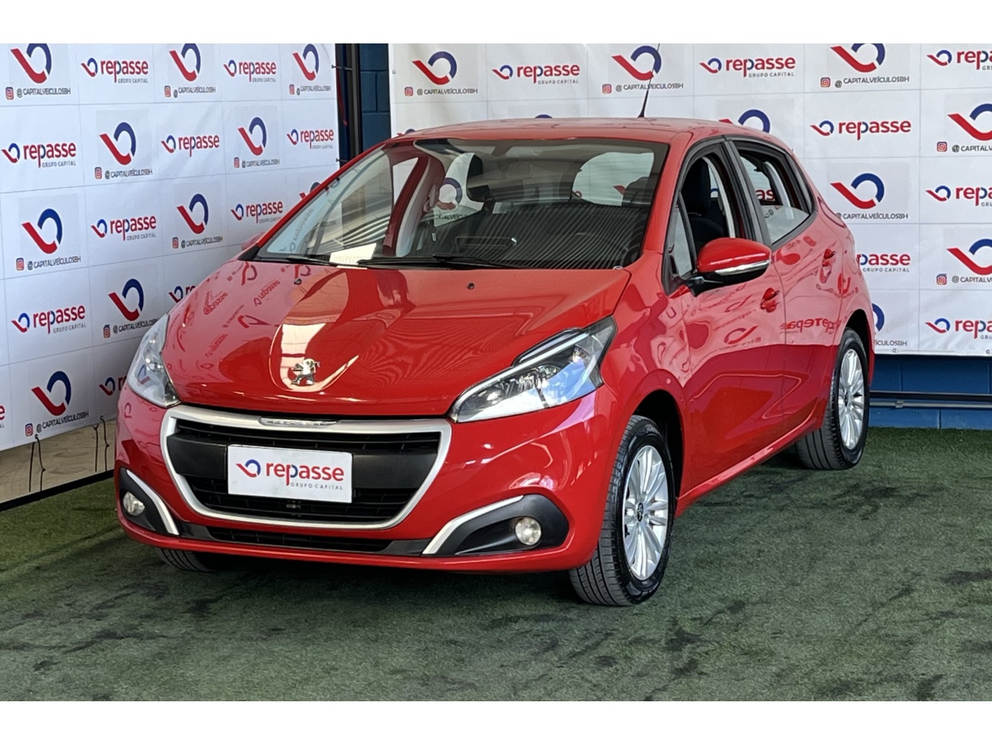 PEUGEOT 208