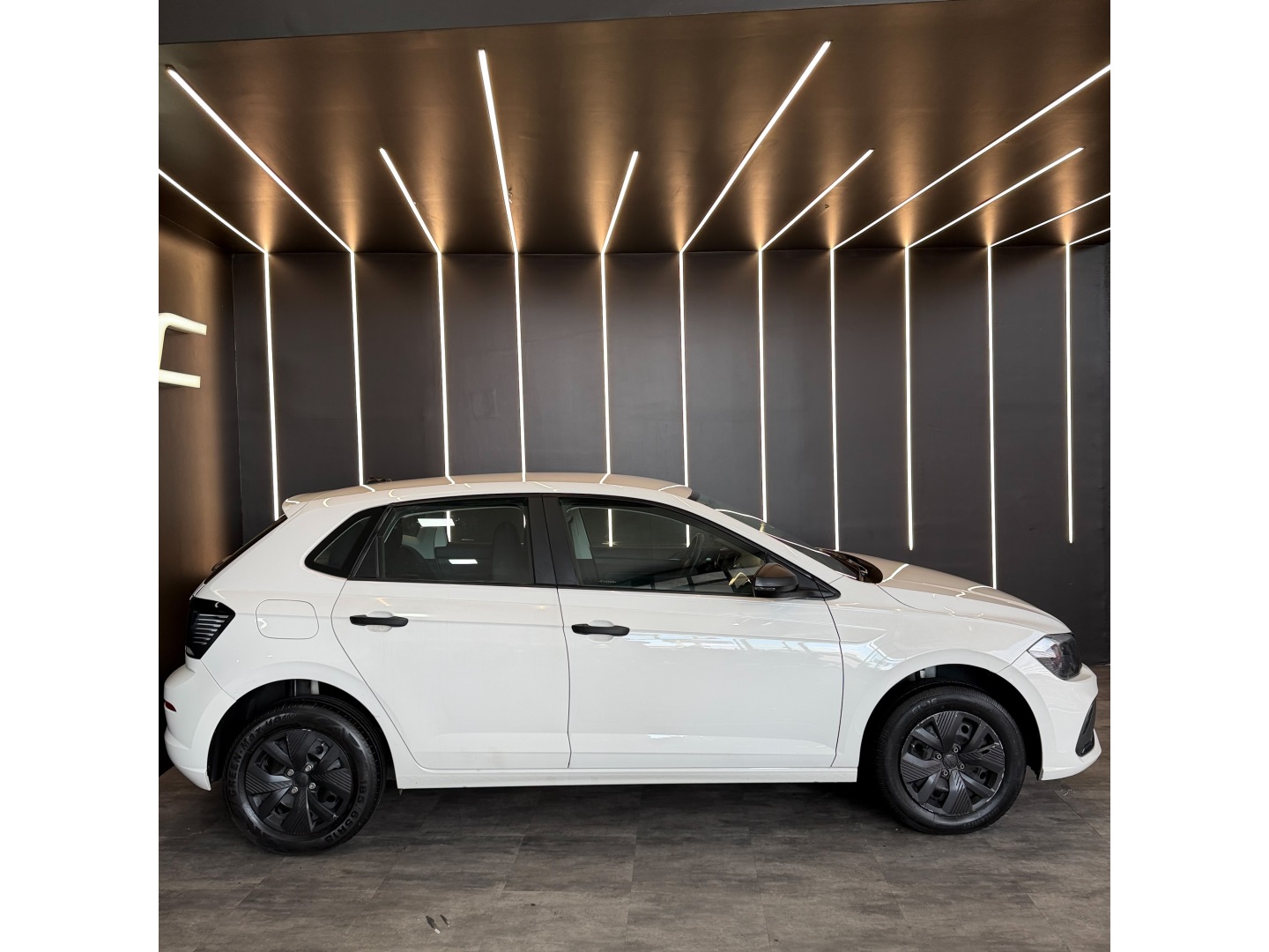 Volkswagen Polo 1.0 MPI Track Manual - foto 4
