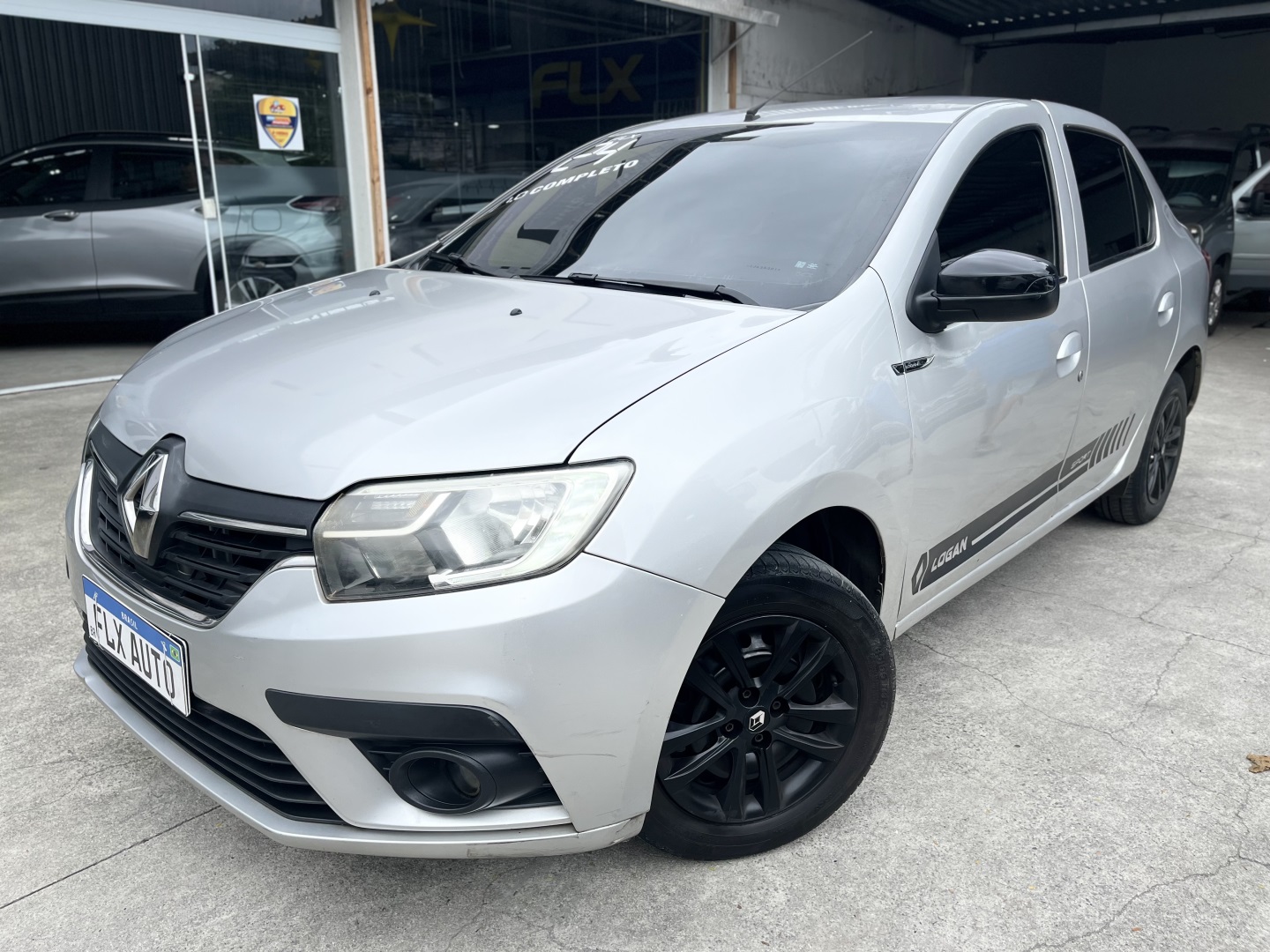 RENAULT LOGAN