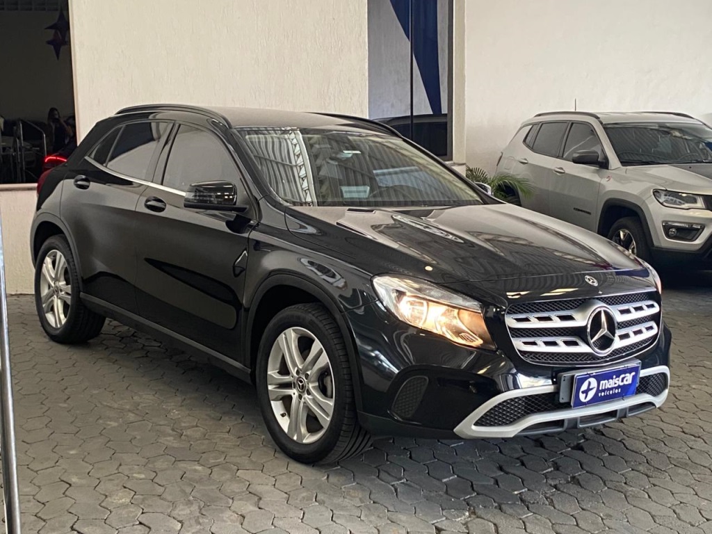 MERCEDES-BENZ GLA 200 1.6 CGI FLEX STYLE 7G-DCT