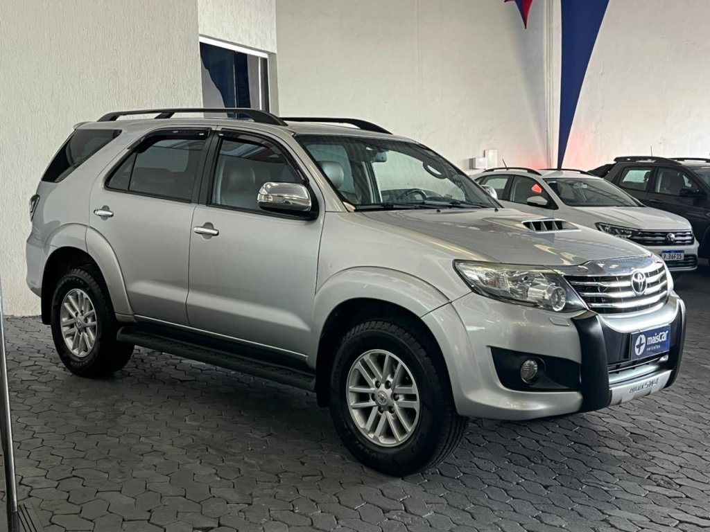 TOYOTA HILUX SW4 3.0 SRV 4X4 16V TURBO INTERCOOLER DIESEL 4P AUTOMÁTICO