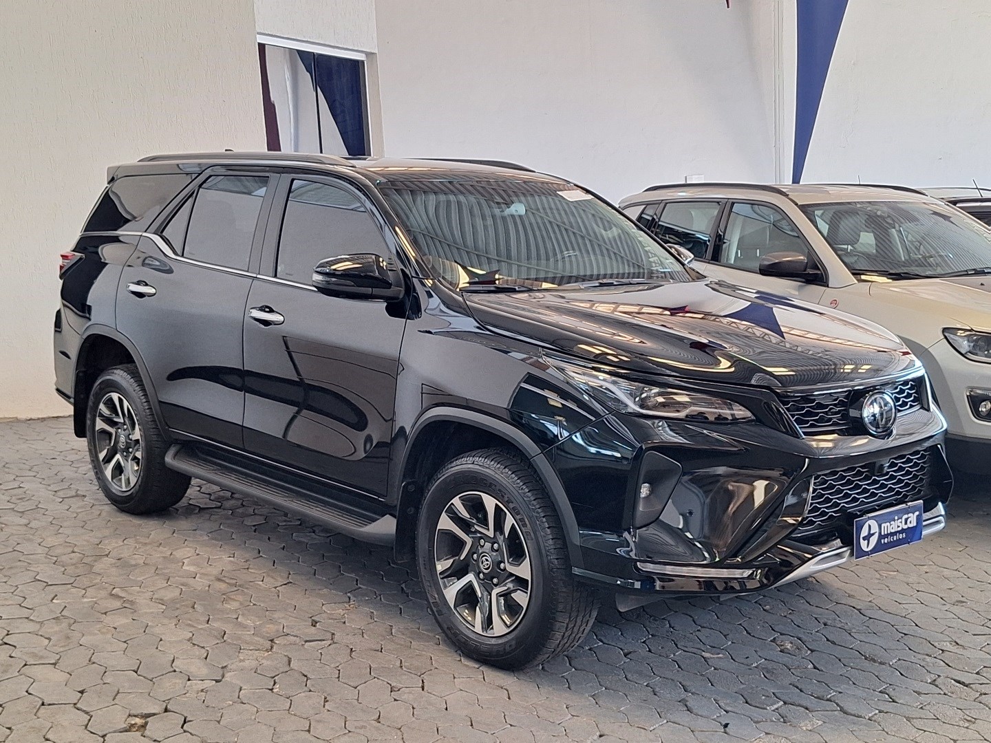 TOYOTA HILUX SW4 2.8 D-4D TURBO DIESEL SRX PLATINUM 7L 4X4 AUTOMÁTICO
