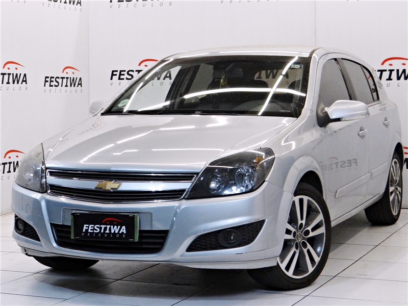 Comprar Sedan Chevrolet Classic Sedan 1.0 4P Vhce Flex LS Prata 2015 em  Americana-SP