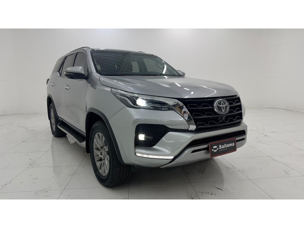 TOYOTA HILUX SW4 2.8 D-4D TURBO DIESEL SRX 7L 4X4 AUTOMÁTICO