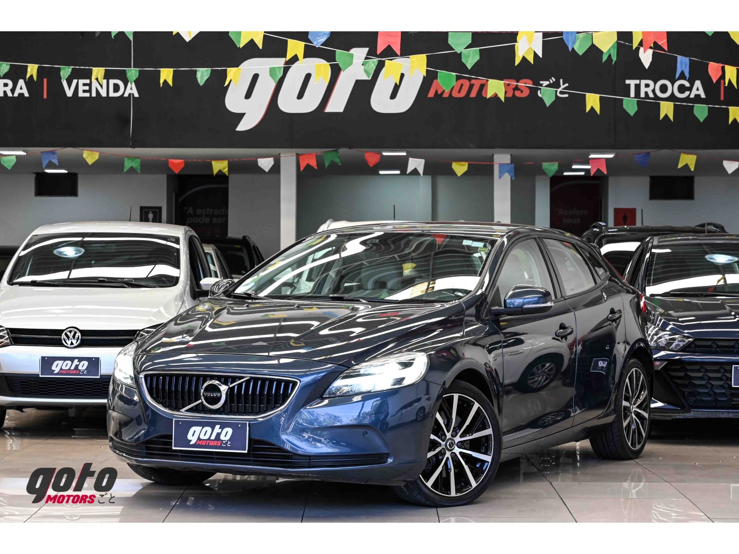 VOLVO V40 2.0 T4 MOMENTUM GASOLINA 4P AUTOMÁTICO