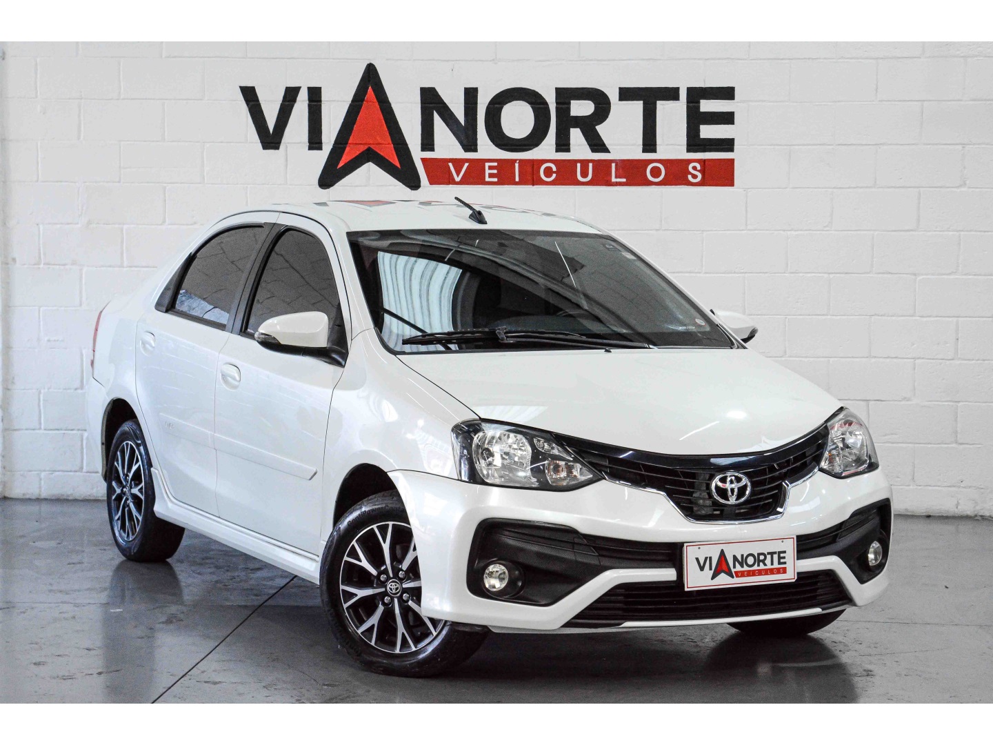 TOYOTA ETIOS 1.5 PLATINUM SEDAN 16V FLEX 4P AUTOMÁTICO