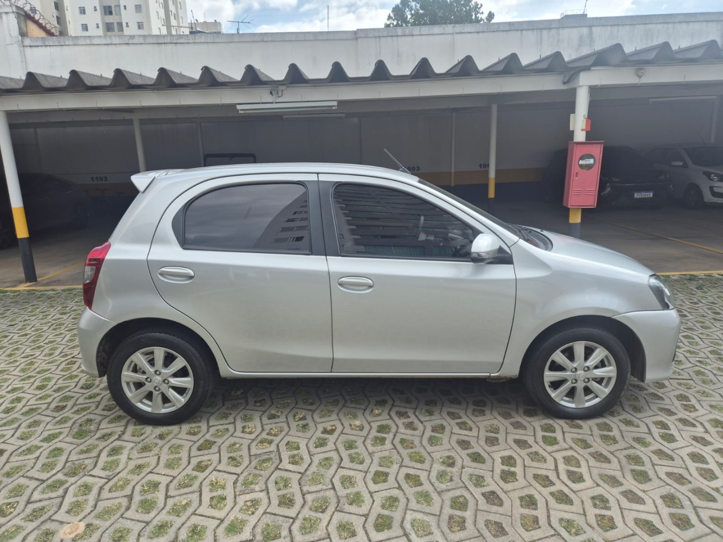 TOYOTA ETIOS 1.5 X PLUS 16V FLEX 4P AUTOMÁTICO