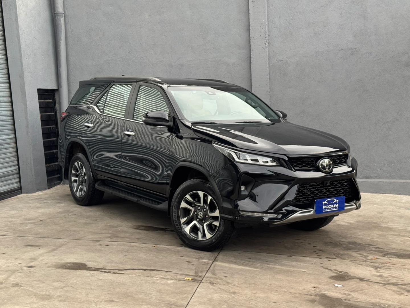 TOYOTA HILUX SW4 2.8 D-4D TURBO DIESEL DIAMOND 7L 4X4 AUTOMÁTICO
