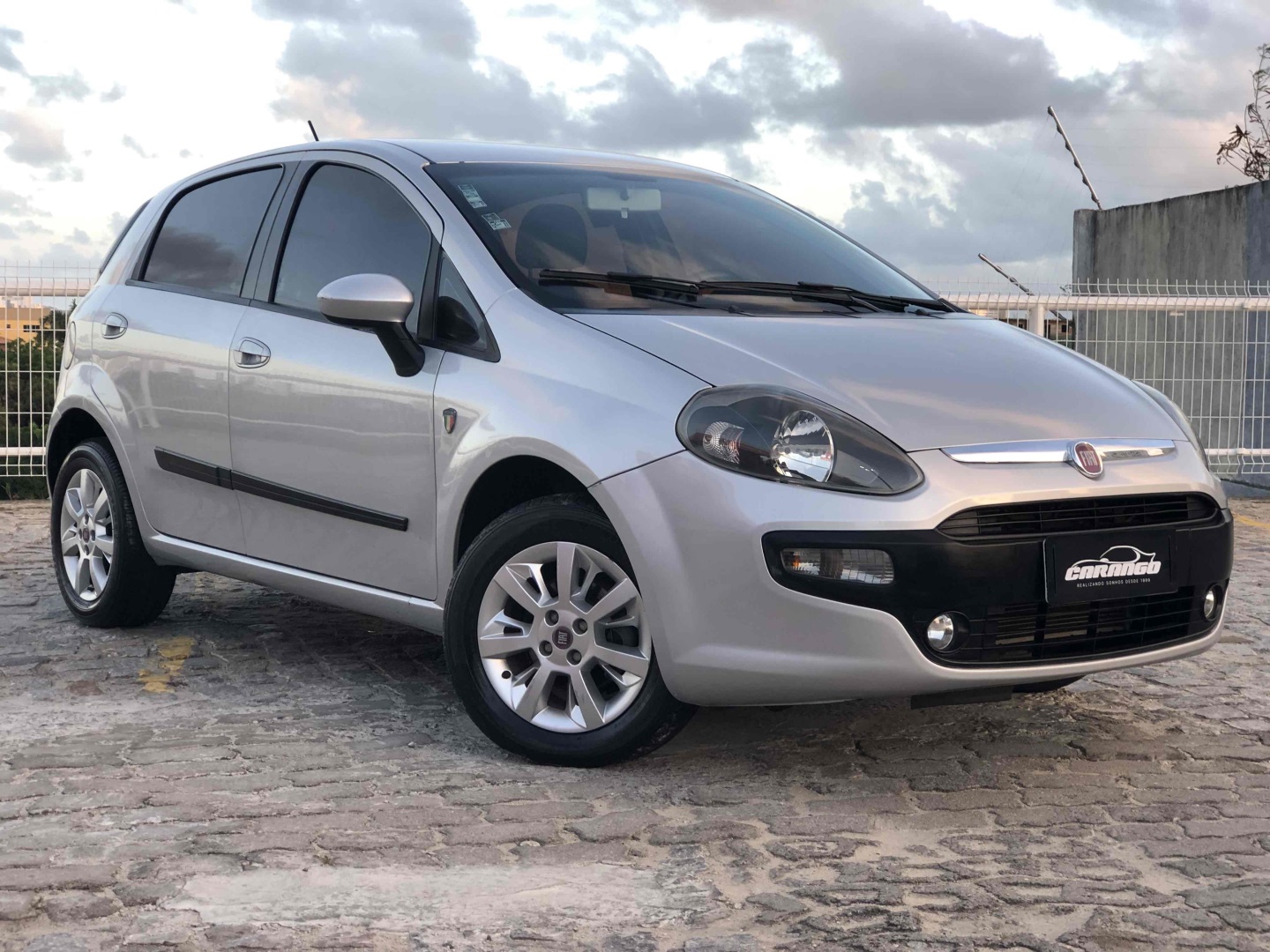 FIAT PUNTO 1.4 ATTRACTIVE 8V FLEX 4P MANUAL