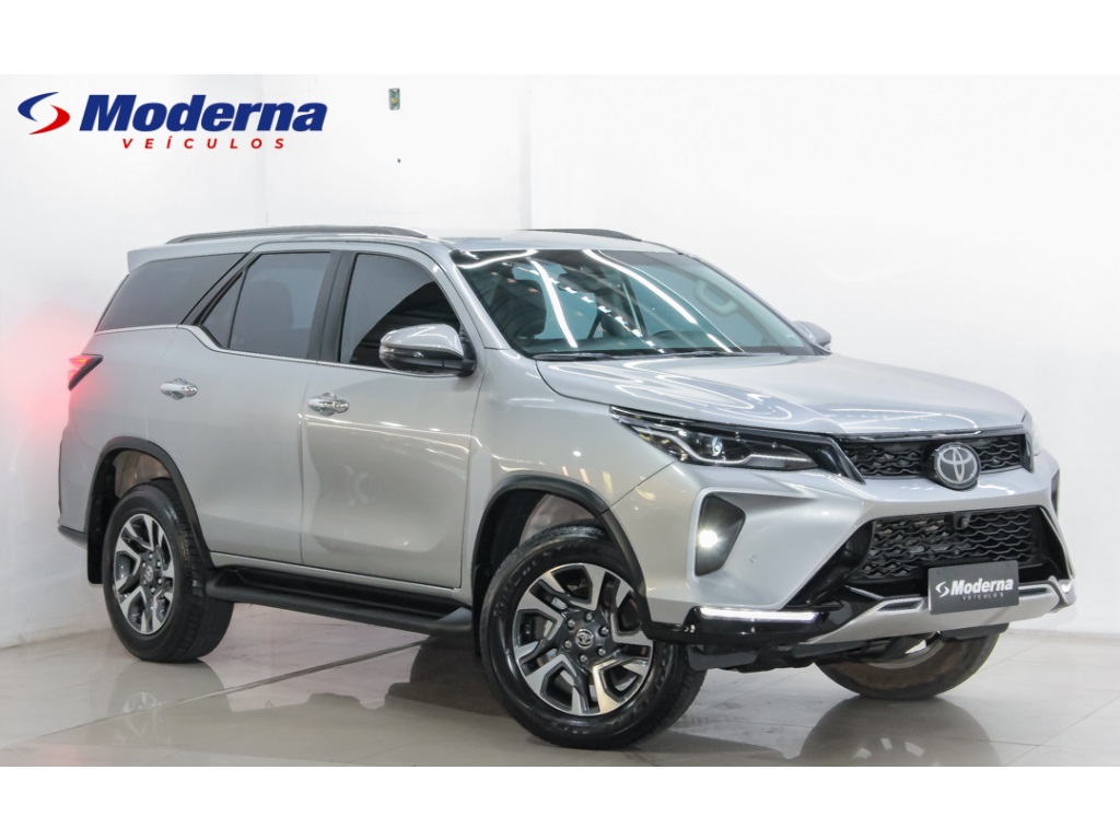 TOYOTA HILUX SW4 2.8 D-4D TURBO DIESEL SRX PLATINUM 7L 4X4 AUTOMÁTICO