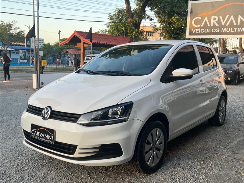 VOLKSWAGEN - SAVEIRO - 2014/2015 - Prata - R$ 65.900,00 - Objetivo