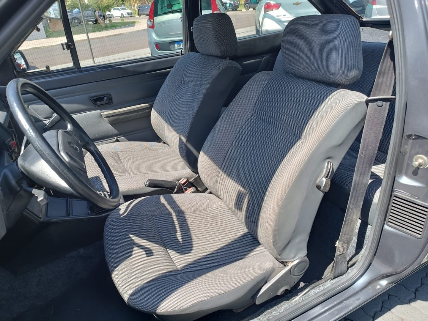 Volkswagen Gol 1.6 Gl 8V Álcool 2P Manual - foto 5