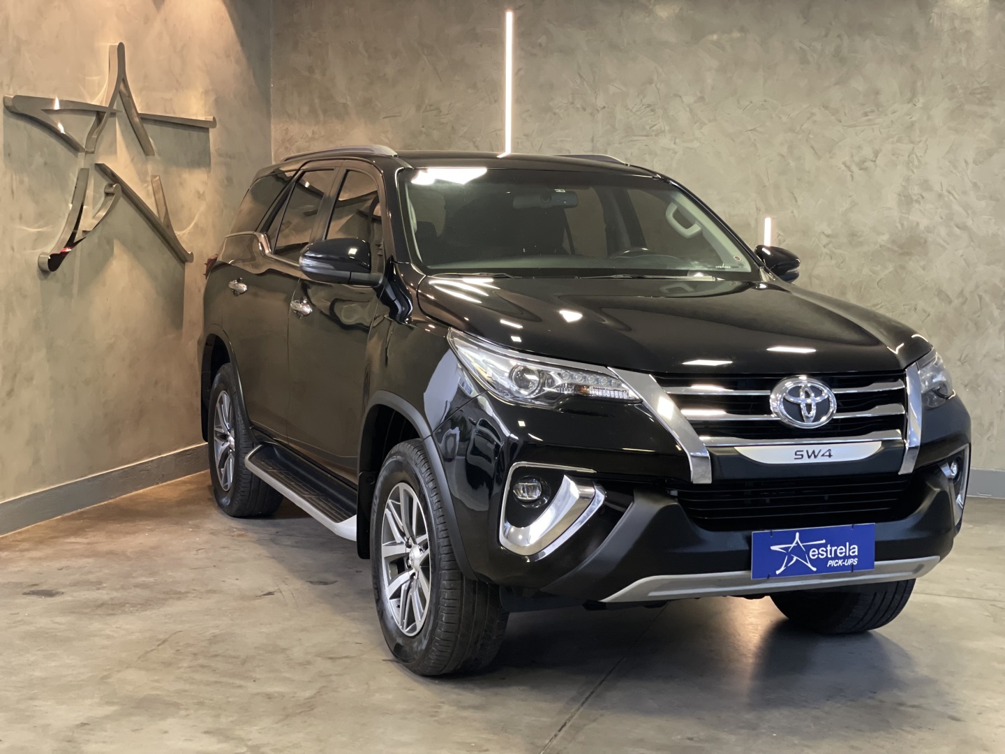 TOYOTA HILUX SW4