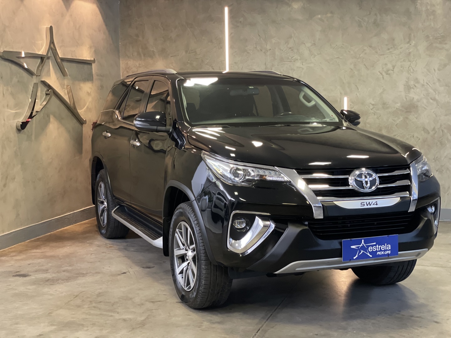 TOYOTA HILUX SW4