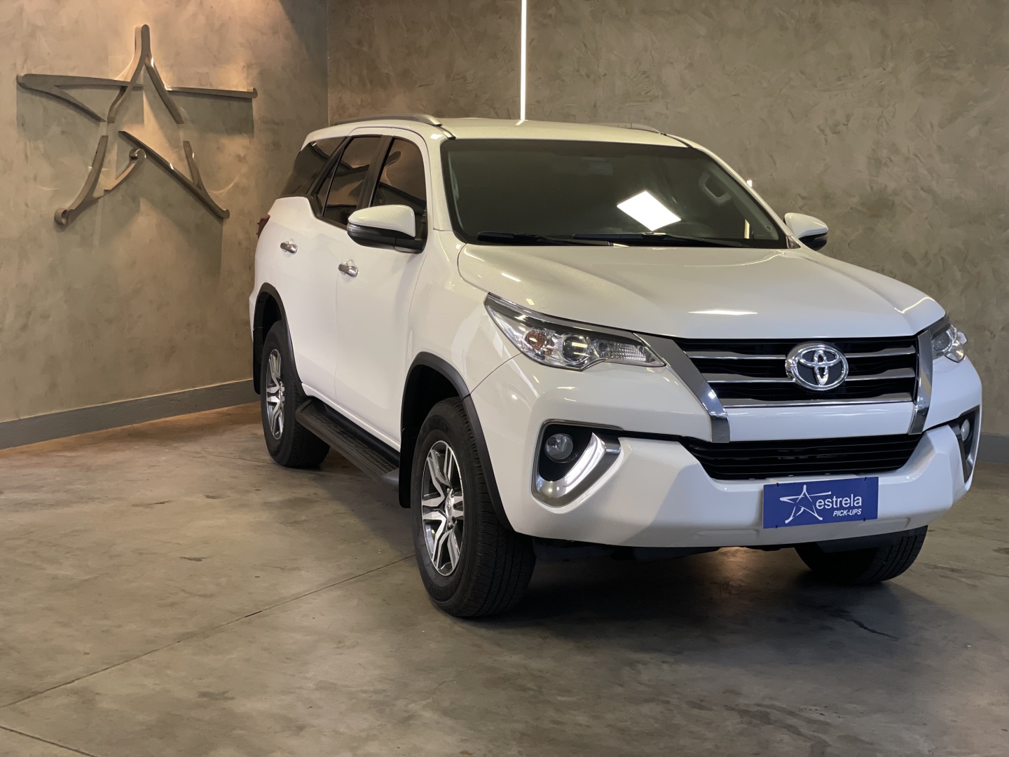 TOYOTA HILUX SW4