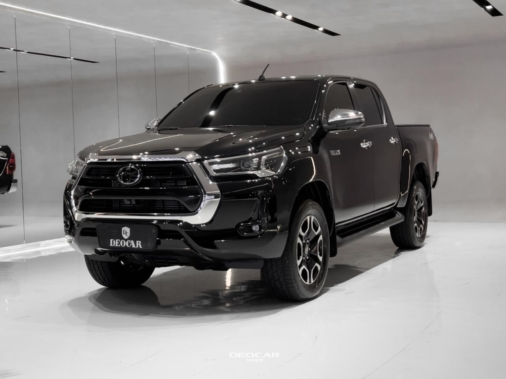 TOYOTA HILUX 2.8 D-4D TURBO DIESEL CD SRX 4X4 AUTOMÁTICO