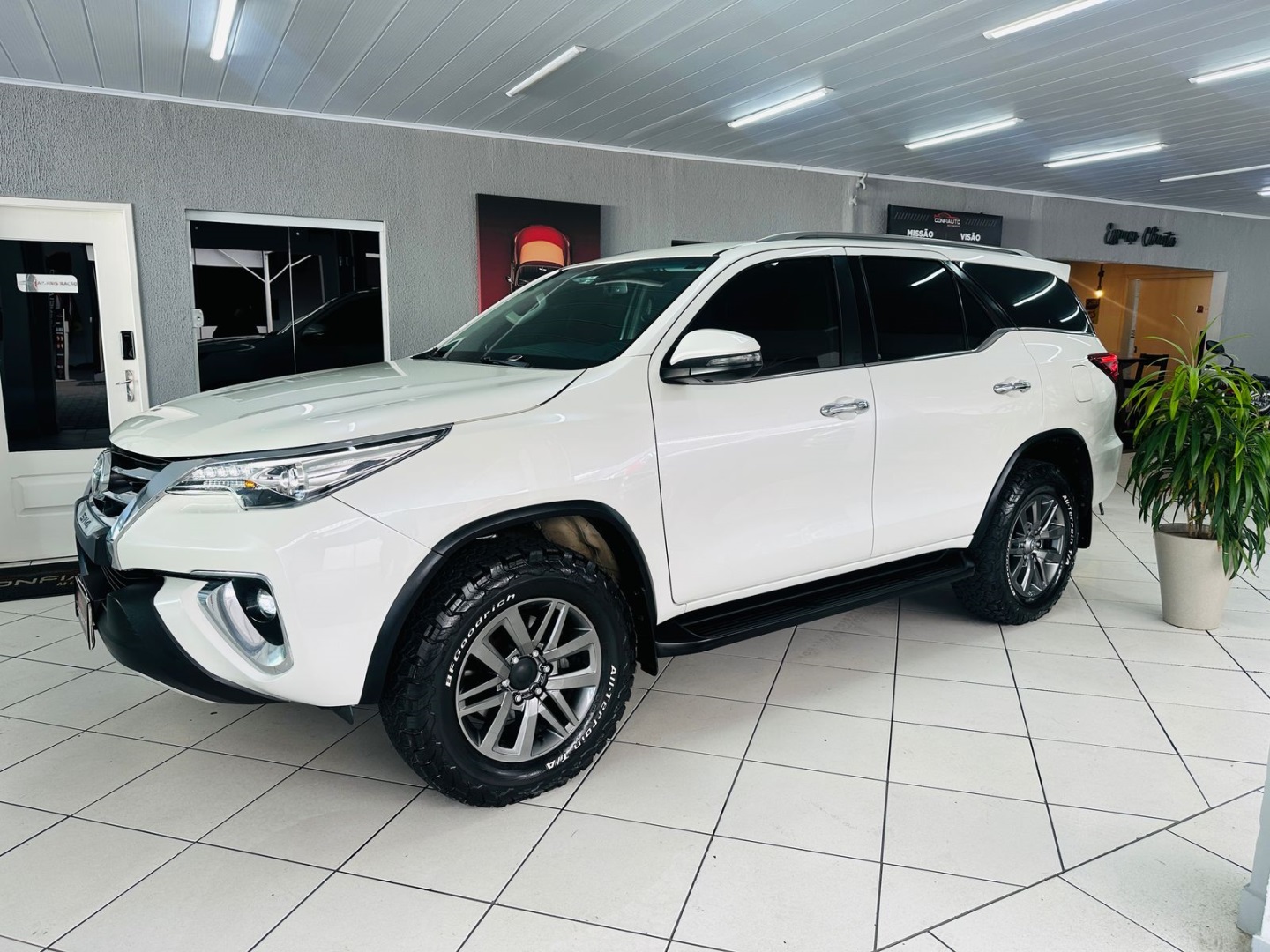 TOYOTA HILUX SW4