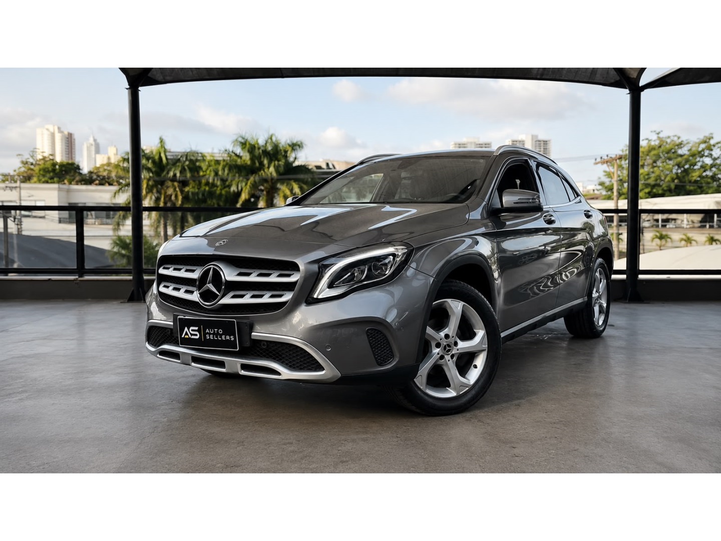 MERCEDES-BENZ GLA 200