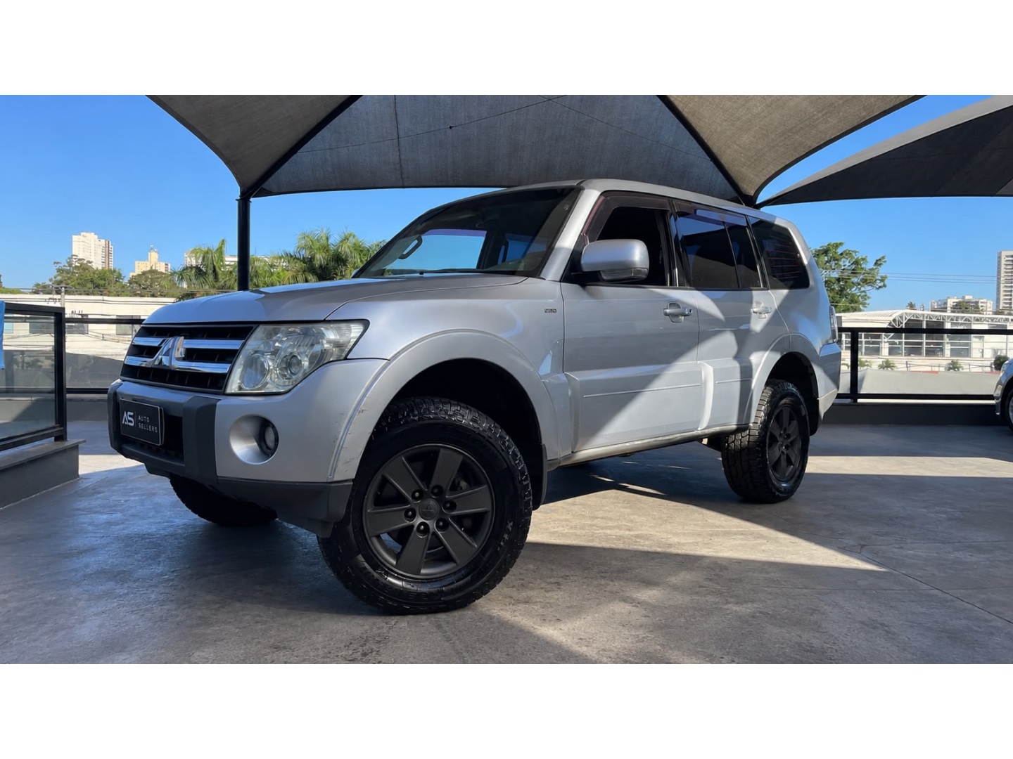 MITSUBISHI PAJERO
