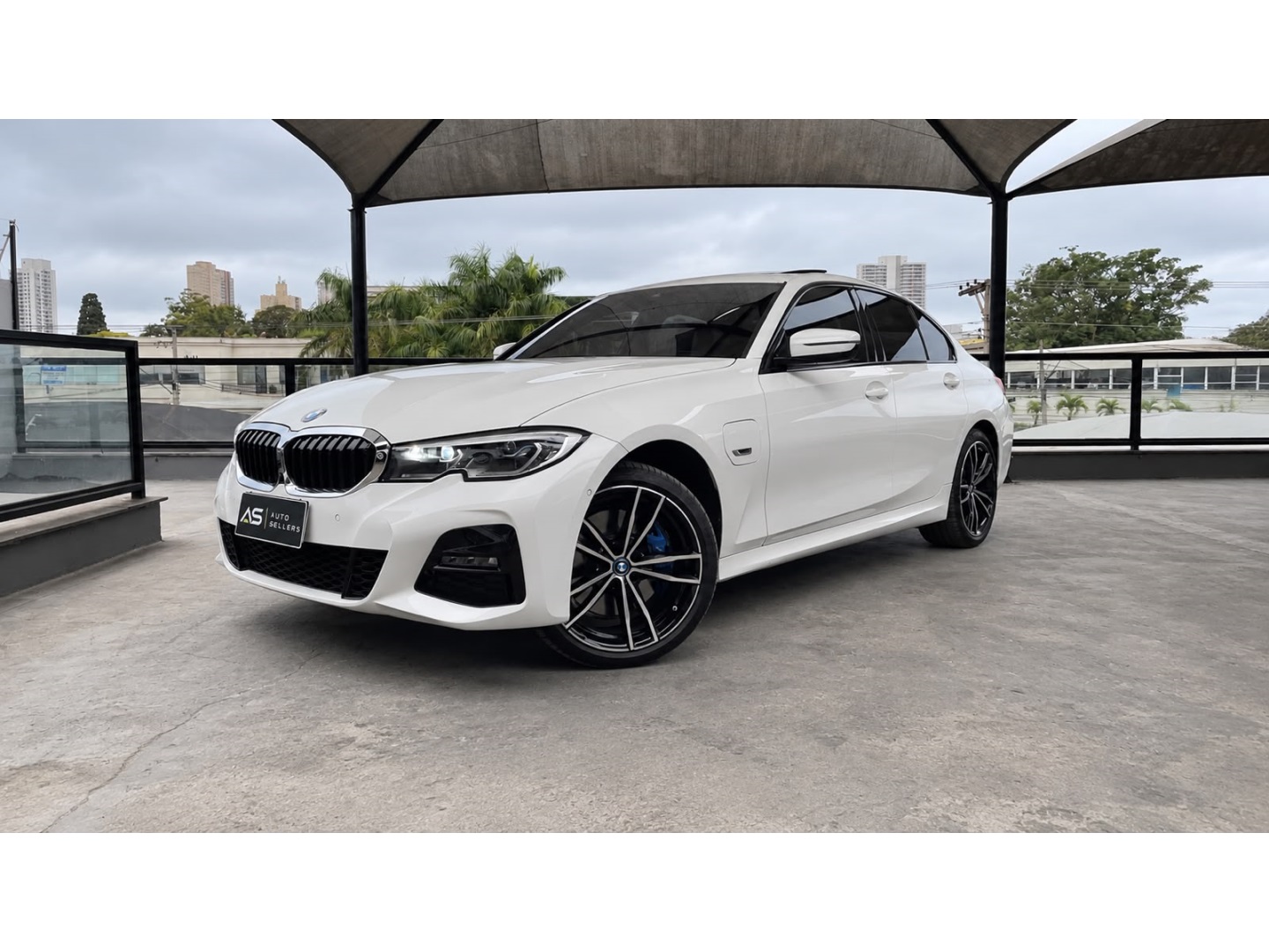 BMW 330e