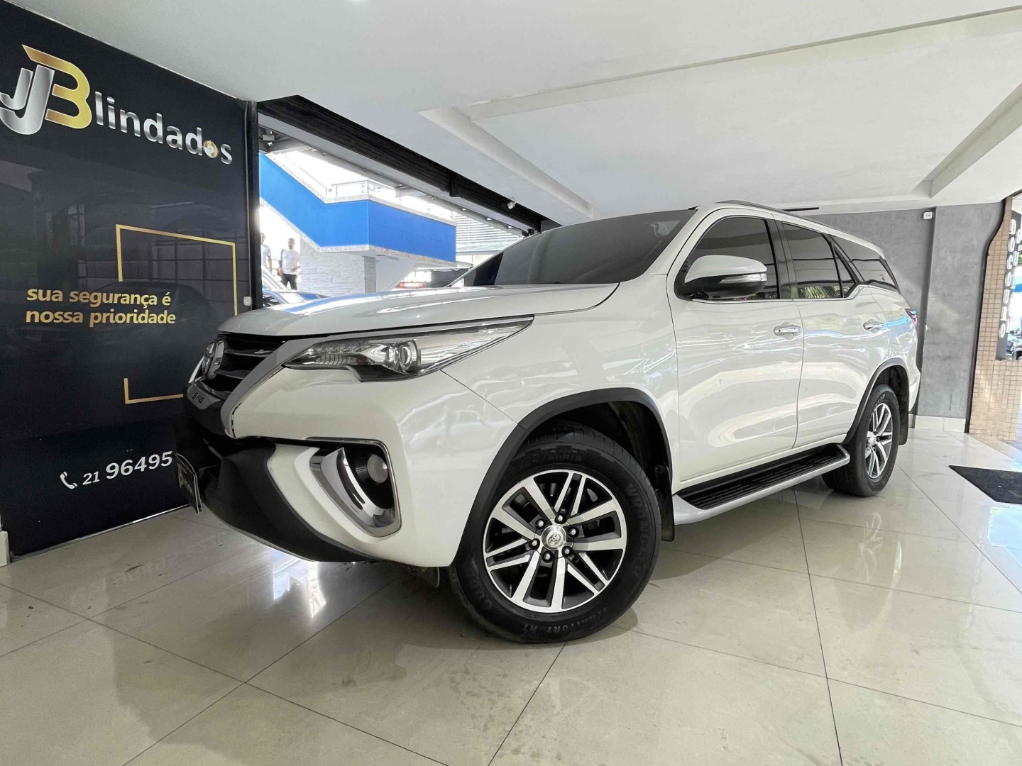 TOYOTA HILUX SW4 2.8 SRX 4X4 7 LUGARES 16V TURBO INTERCOOLER DIESEL 4P AUTOMÁTICO