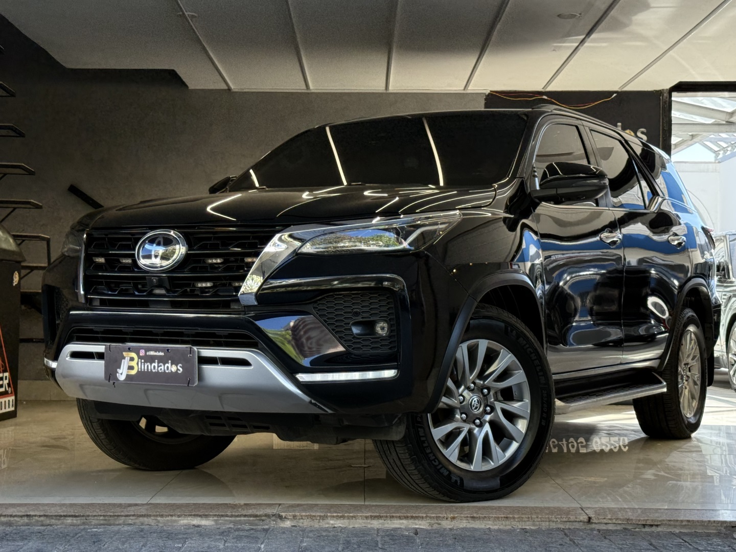 TOYOTA HILUX SW4 2.8 D-4D TURBO DIESEL SRX 4X4 AUTOMÁTICO