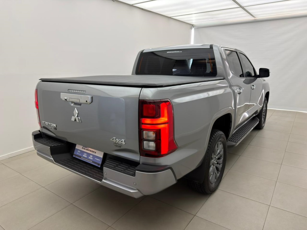 TRITON 2.4 BITURBO DIESEL CD HPE-S 4X4 AUTOMÁTICO3