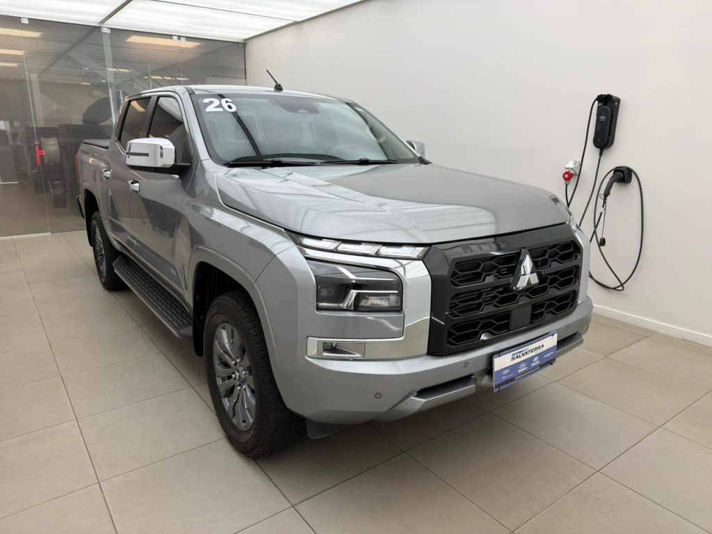 TRITON 2.4 BITURBO DIESEL CD HPE-S 4X4 AUTOMÁTICO2