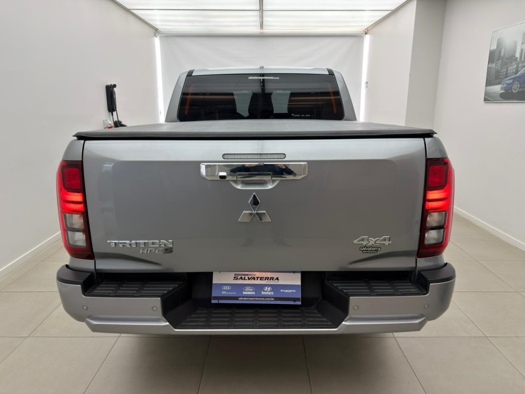 TRITON 2.4 BITURBO DIESEL CD HPE-S 4X4 AUTOMÁTICO5