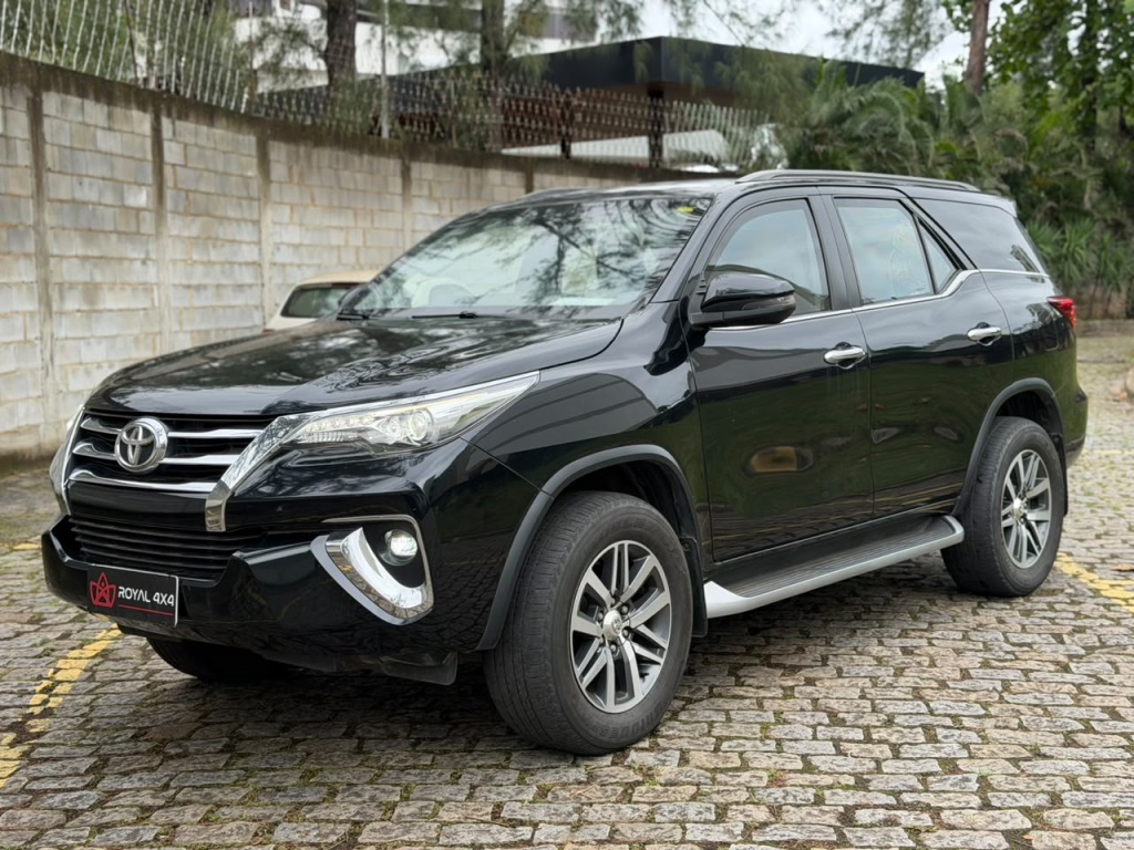 TOYOTA HILUX SW4