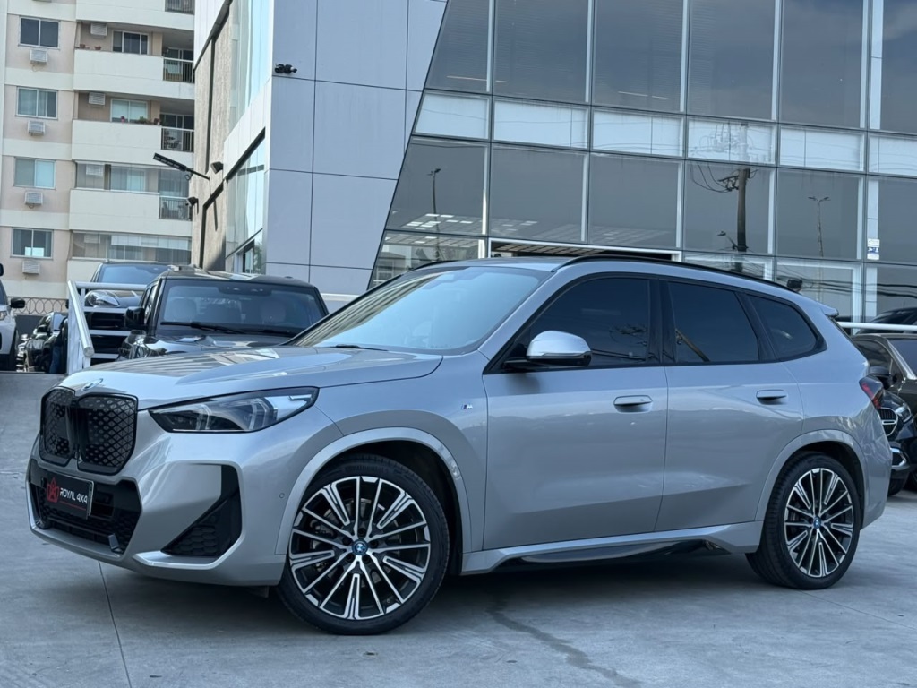 BMW iX1