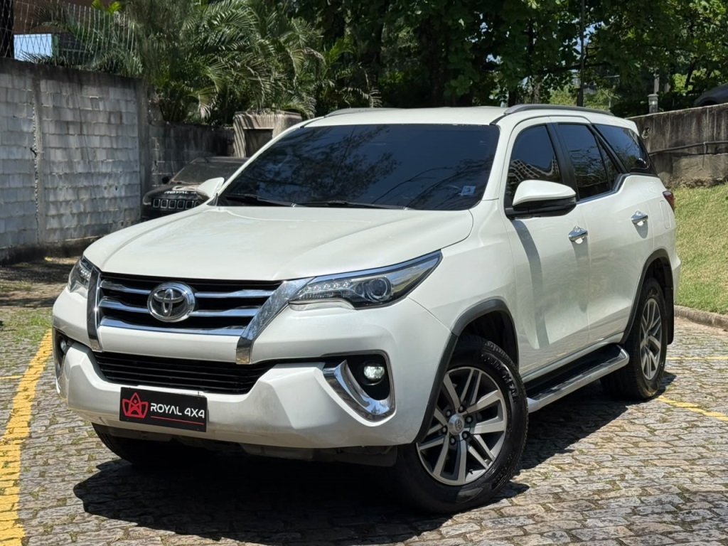 TOYOTA HILUX SW4