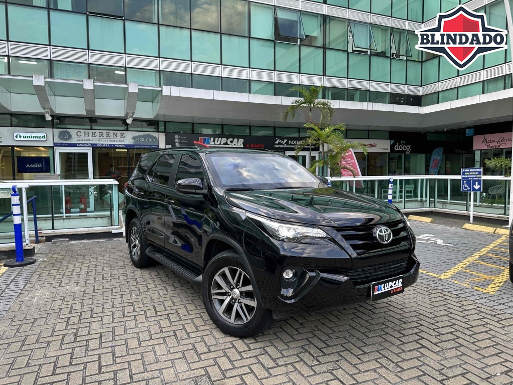 TOYOTA HILUX SW4 2.8 SRX 4X4 7 LUGARES 16V TURBO INTERCOOLER DIESEL 4P AUTOMÁTICO