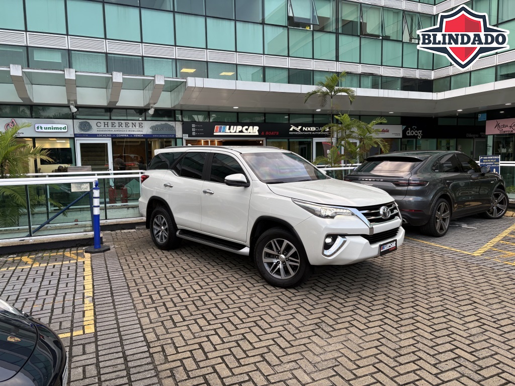 TOYOTA HILUX SW4 2.8 SRX 4X4 7 LUGARES 16V TURBO INTERCOOLER DIESEL 4P AUTOMÁTICO