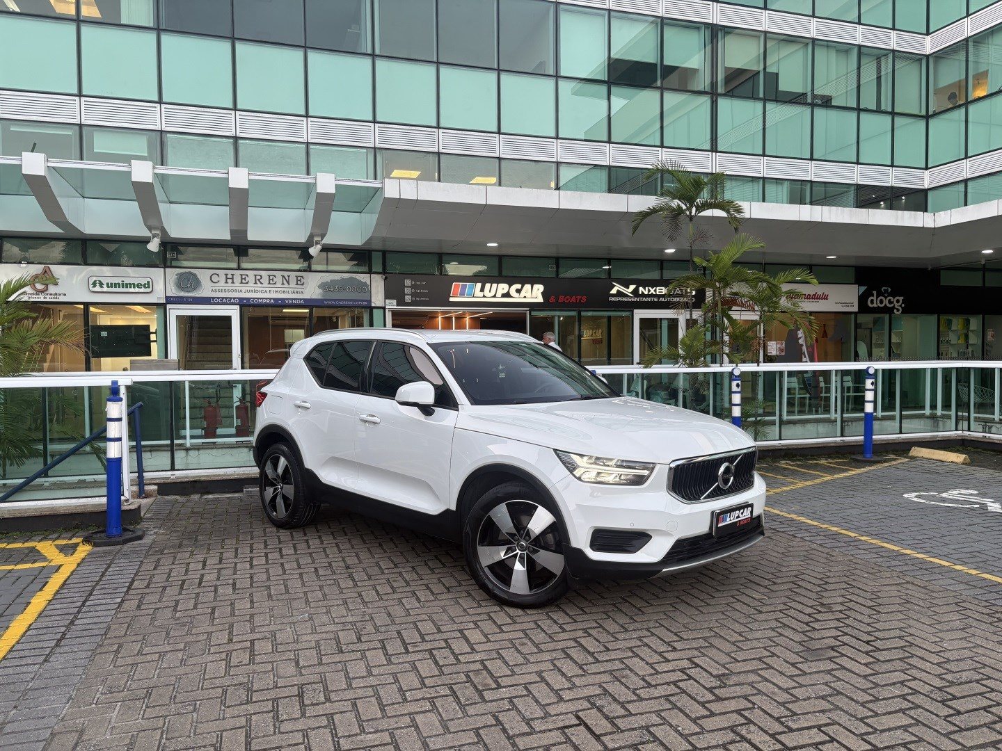VOLVO XC40 2.0 T4 GASOLINA MOMENTUM GEARTRONIC