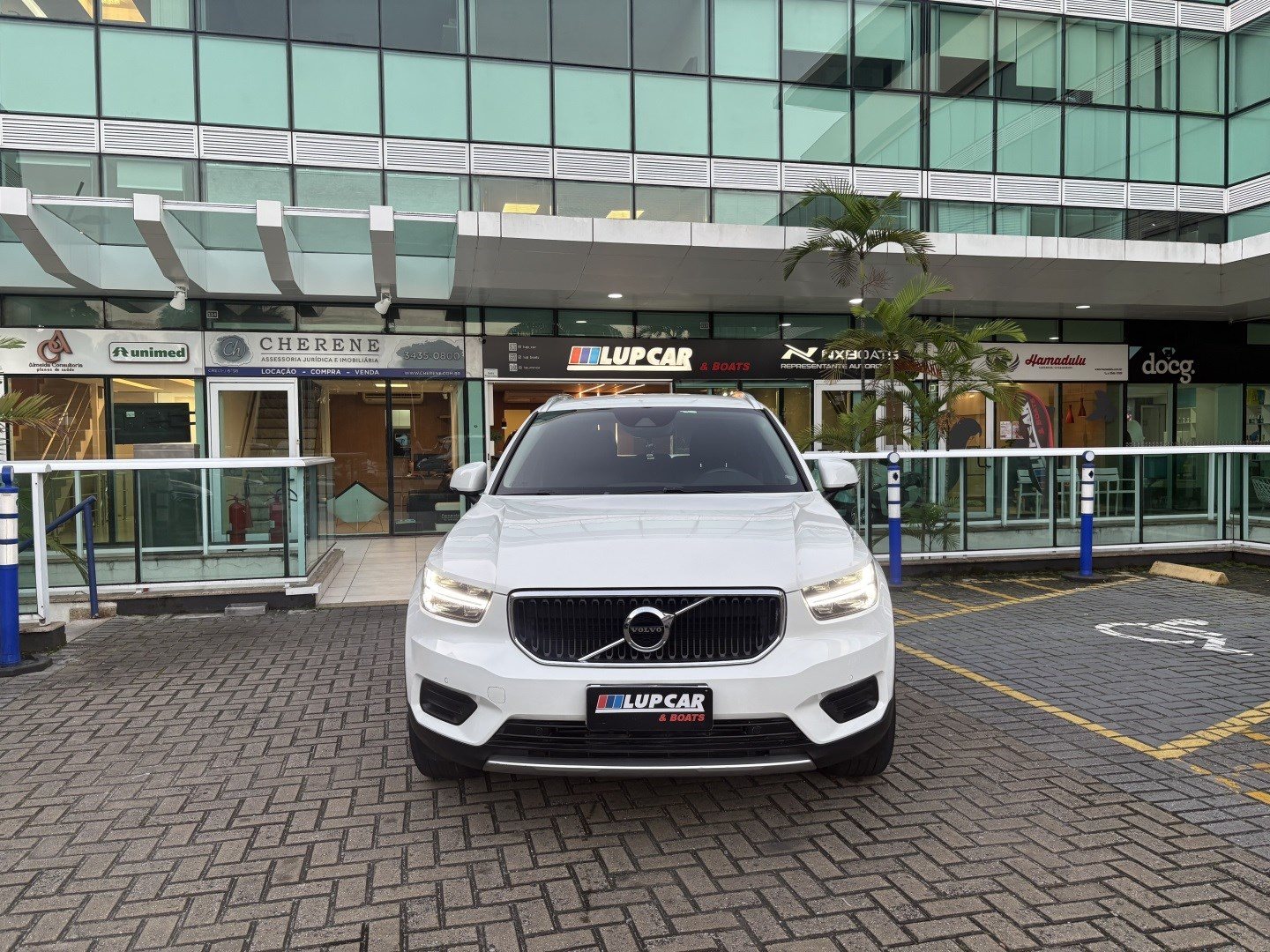 VOLVO XC40 2.0 T4 GASOLINA MOMENTUM GEARTRONIC — foto 2