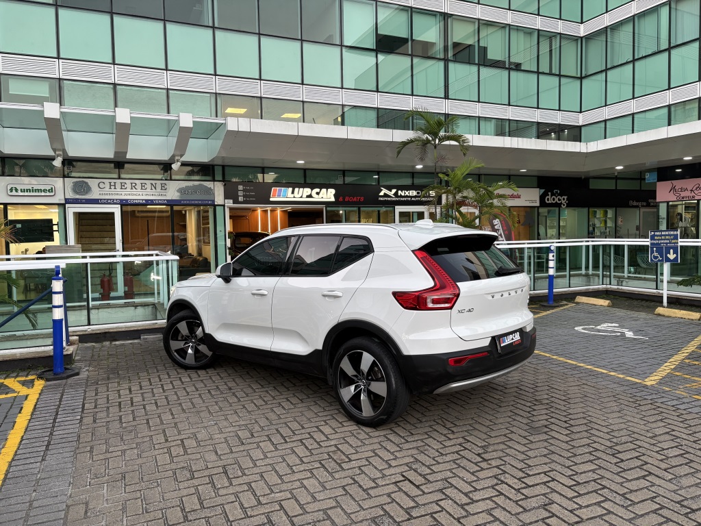 VOLVO XC40 2.0 T4 GASOLINA MOMENTUM GEARTRONIC — foto 3