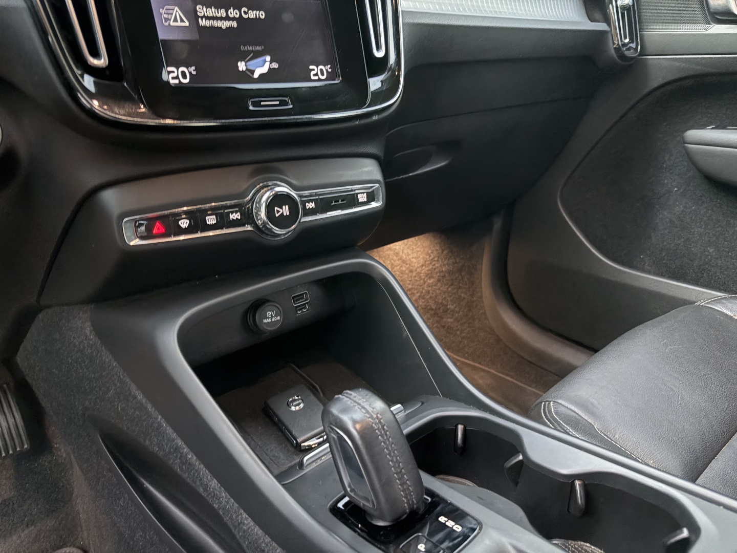 VOLVO XC40 2.0 T4 GASOLINA MOMENTUM GEARTRONIC — foto 10