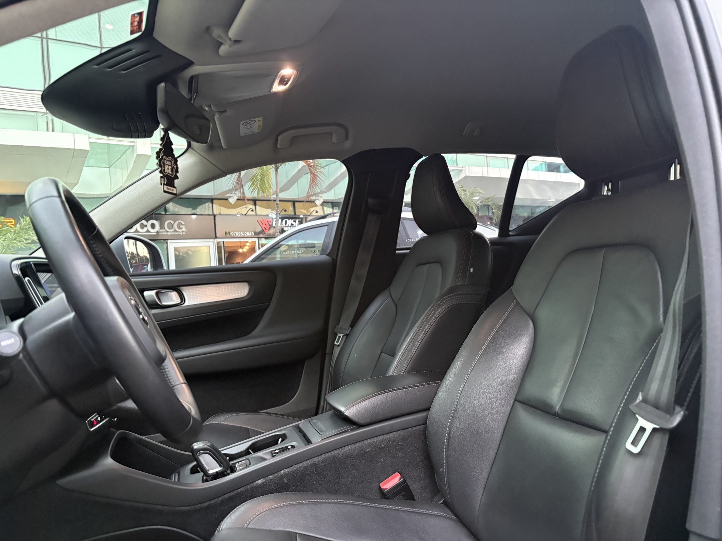 VOLVO XC40 2.0 T4 GASOLINA MOMENTUM GEARTRONIC — foto 11