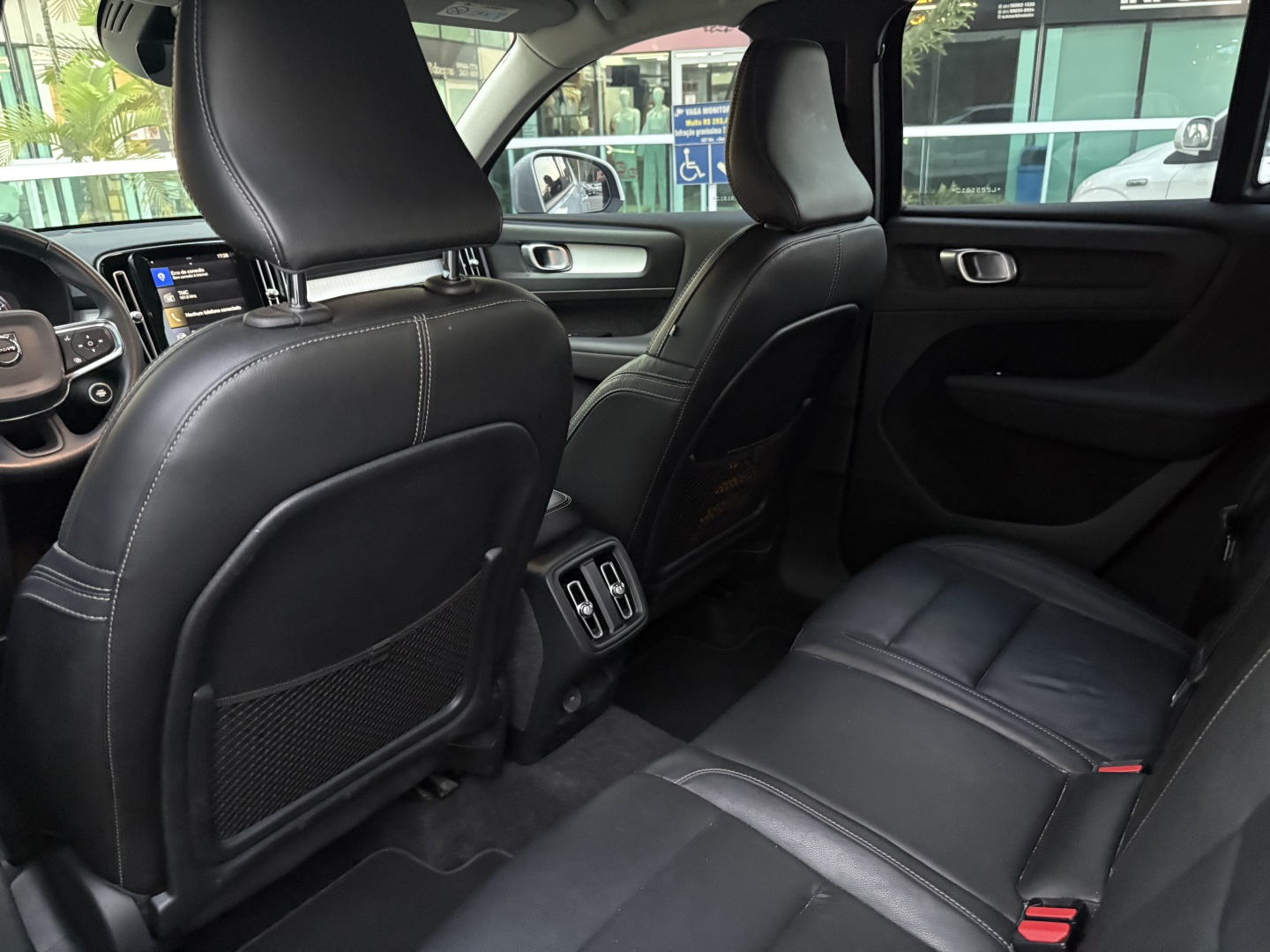 VOLVO XC40 2.0 T4 GASOLINA MOMENTUM GEARTRONIC — foto 12