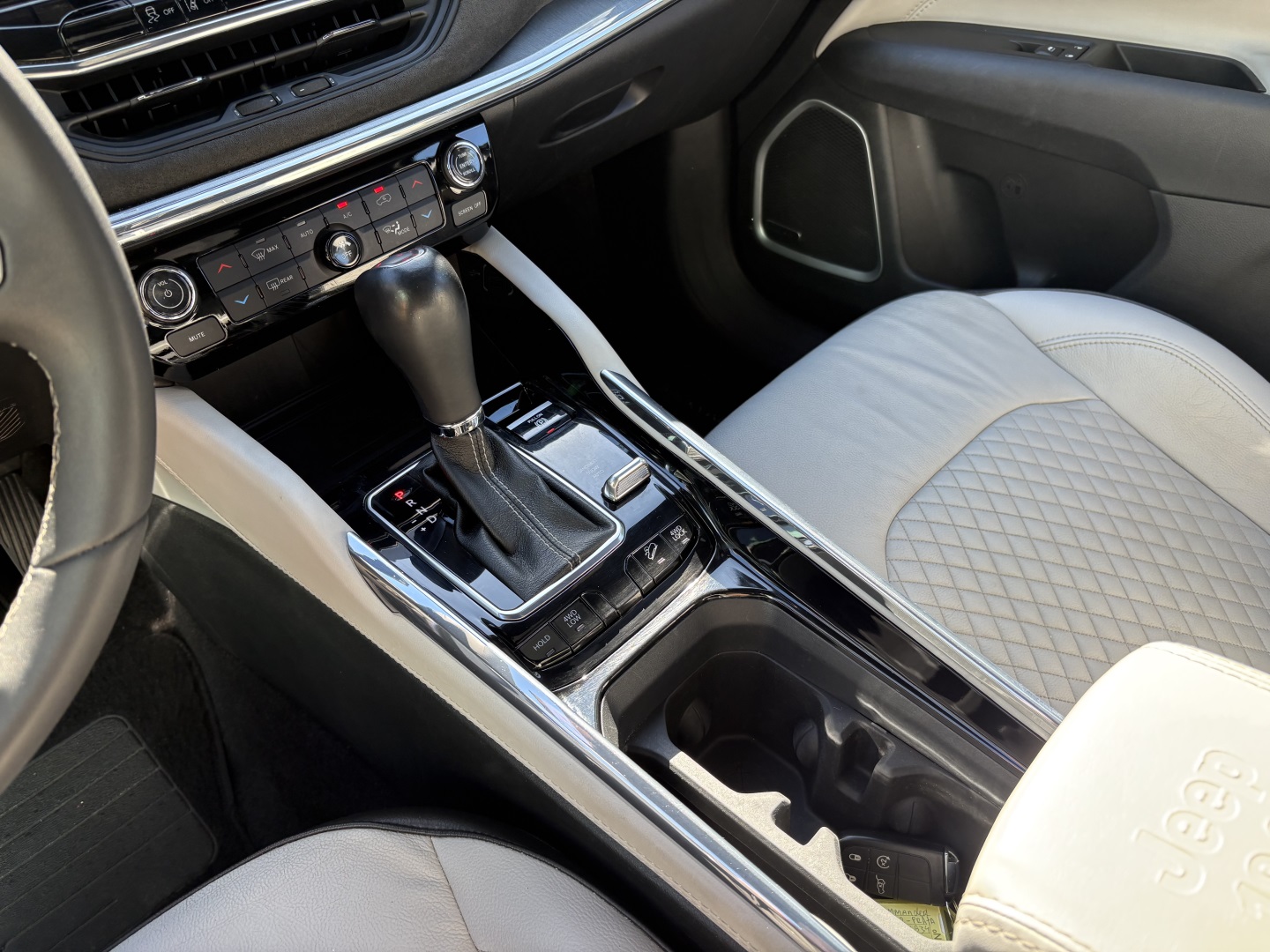JEEP COMMANDER 2.0 TD380 TURBO DIESEL OVERLAND AT9 — foto 10