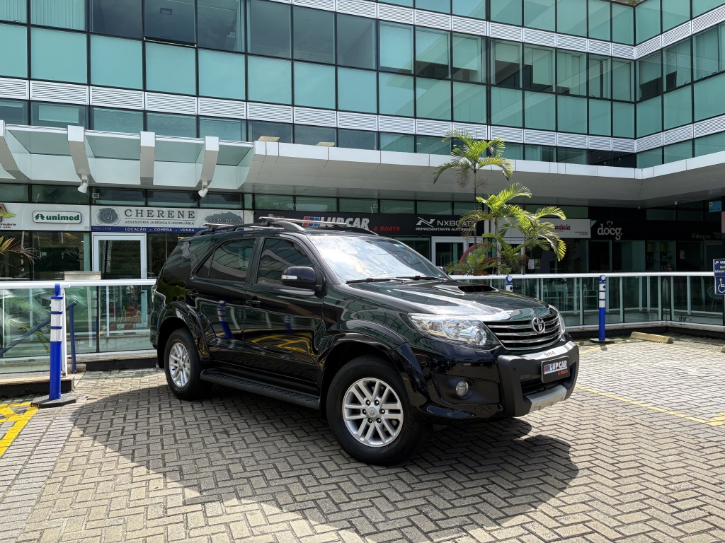 TOYOTA HILUX SW4 3.0 SRV 4X4 7 LUGARES 16V TURBO INTERCOOLER DIESEL 4P AUTOMÁTICO