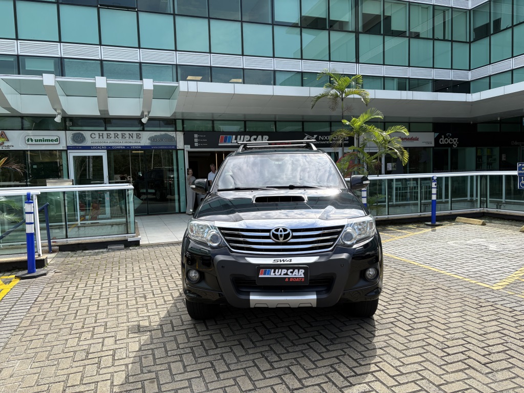 TOYOTA HILUX SW4 3.0 SRV 4X4 7 LUGARES 16V TURBO INTERCOOLER DIESEL 4P AUTOMÁTICO — foto 2