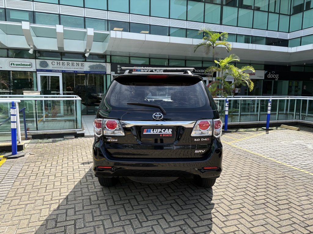 TOYOTA HILUX SW4 3.0 SRV 4X4 7 LUGARES 16V TURBO INTERCOOLER DIESEL 4P AUTOMÁTICO — foto 4